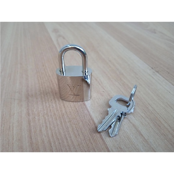 Louis Vuitton lock & key set - Picture 3 of 6